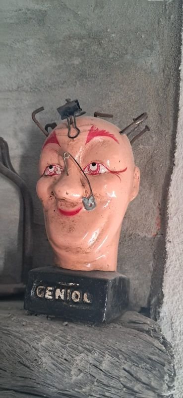 Cabeza "Geniol" Coleccionable con Accesorios