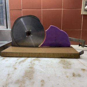 Rebanadora Manual de Mesa con Base de Madera y Cuchilla Metálica - imagen 8
