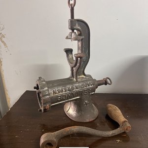 Picadora de Carne Antigua Manual de Hierro Fundido "Reliance" Made in Sweden - imagen 1