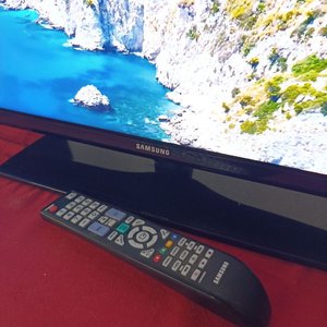 Televisor Samsung LED 32" HD Modelo UN32FH4005G con Control Remoto - imagen 2