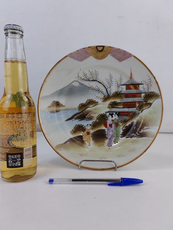 Adornos y Vajilla de Porcelana con Diseños Artísticos - imagen 6