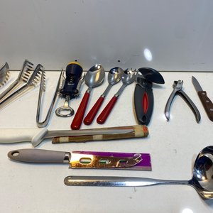 Lote de Cubiertos y Bazar de Cocina: 62 Cubiertos, Coladores, Jarra y Utensilios Varios - imagen 4