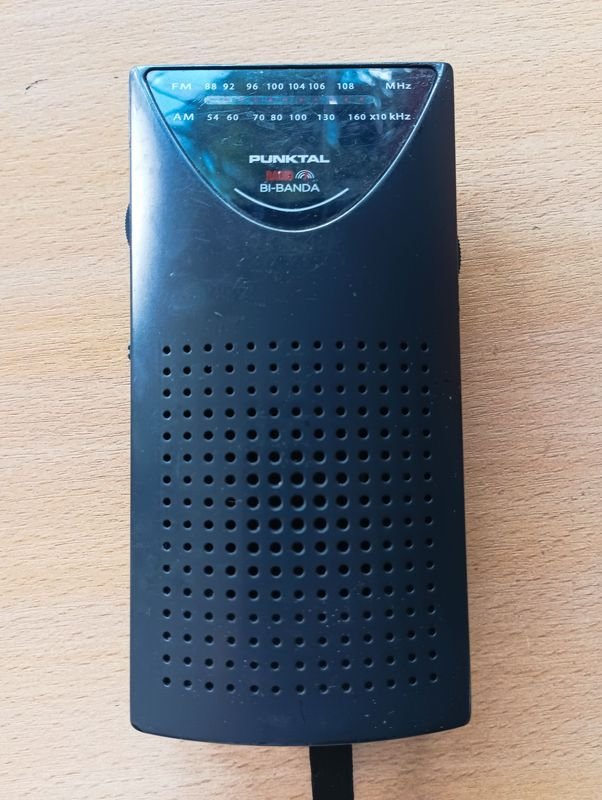 Lote siguiente: Radio de mano Punktal - Equipo de comunicación portátil