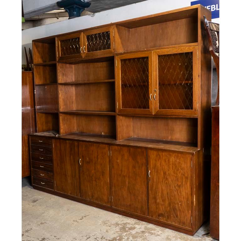 Mueble Modular de Madera con Puertas Vidriadas y Cajones