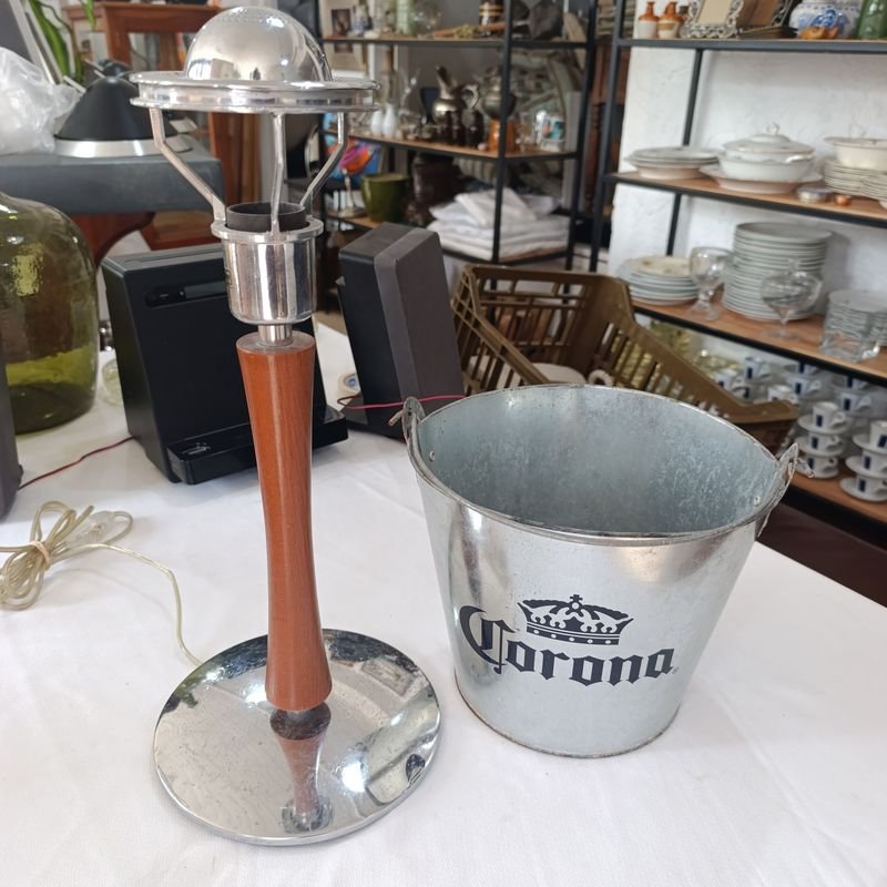 Lote siguiente: Lámpara Artemide Arcadia y balde hielera con Corona