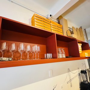 Aéreo Laqueado Bordeaux y Mueble Gris Melamínico con Puertas Corredizas - imagen 2