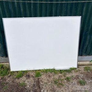 Lote siguiente: Pizarrón Blanco 120x80 cm