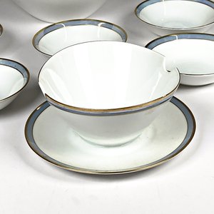 Ocho Piezas de Porcelana Rosenthal: Centro, Platillos y Salsera con Detalle Dorado - imagen 3