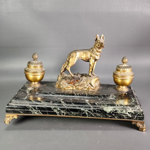 Tintero de Escritorio en Mármol y Bronce con Figura de Perro Firmada A. Marionnet - imagen 1