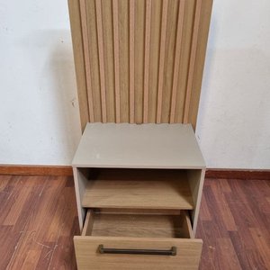 Mesa de Luz Moderna Madera y Gris con Cajón y Estante - imagen 2