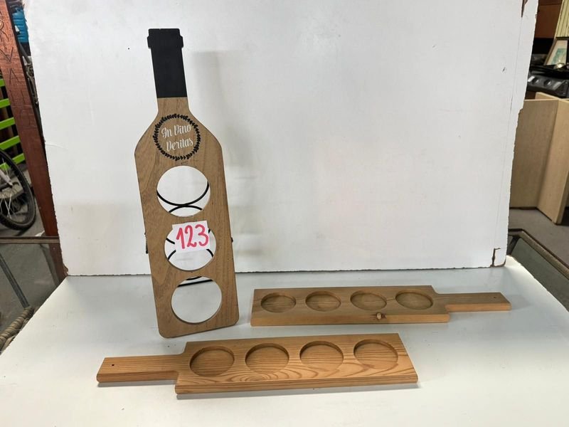 Porta botellas de vino y tablitas de madera - imagen 2