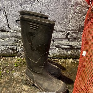 Silla Roja, Botas de Goma Talle 39 y Bolsa de Red Naranja - imagen 3