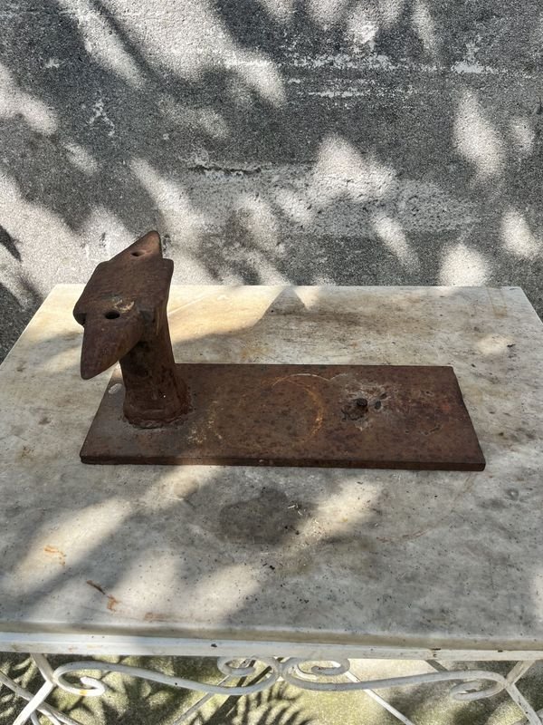 Yunque de acero para forjar con base de planchuela de hierro - imagen 2