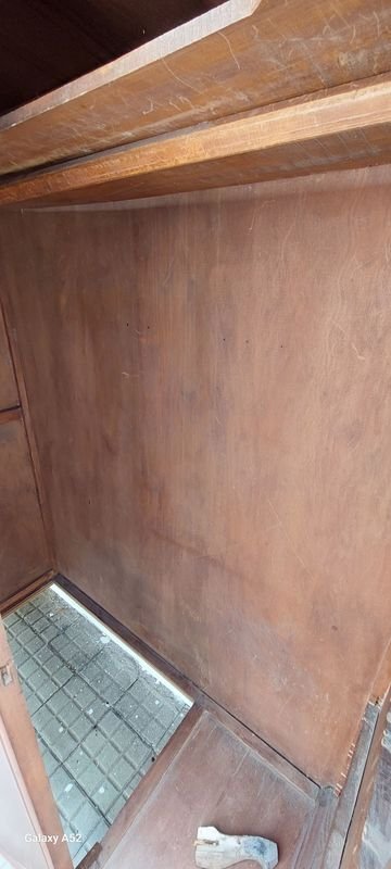 Ropero de madera estilo francés con detalles y falta de piso - imagen 7