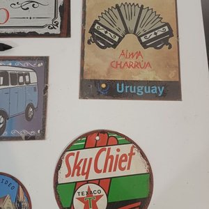 Lote de 8 Chapas Vintage: Hulk, Combi, Asados, Tango, Uruguay y Más - imagen 3