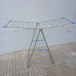 Tendedero Plegable de Metal con Detalles Azules - imagen 1