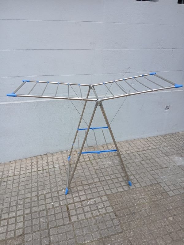 Tendedero Plegable de Metal con Detalles Azules