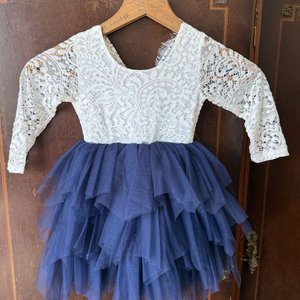 Lote anterior: Vestido de Fiesta para Niña con Encaje Blanco y Tul Azul Marino