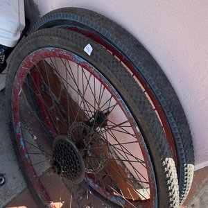 Lote anterior: Par de Ruedas de Bicicleta Usadas