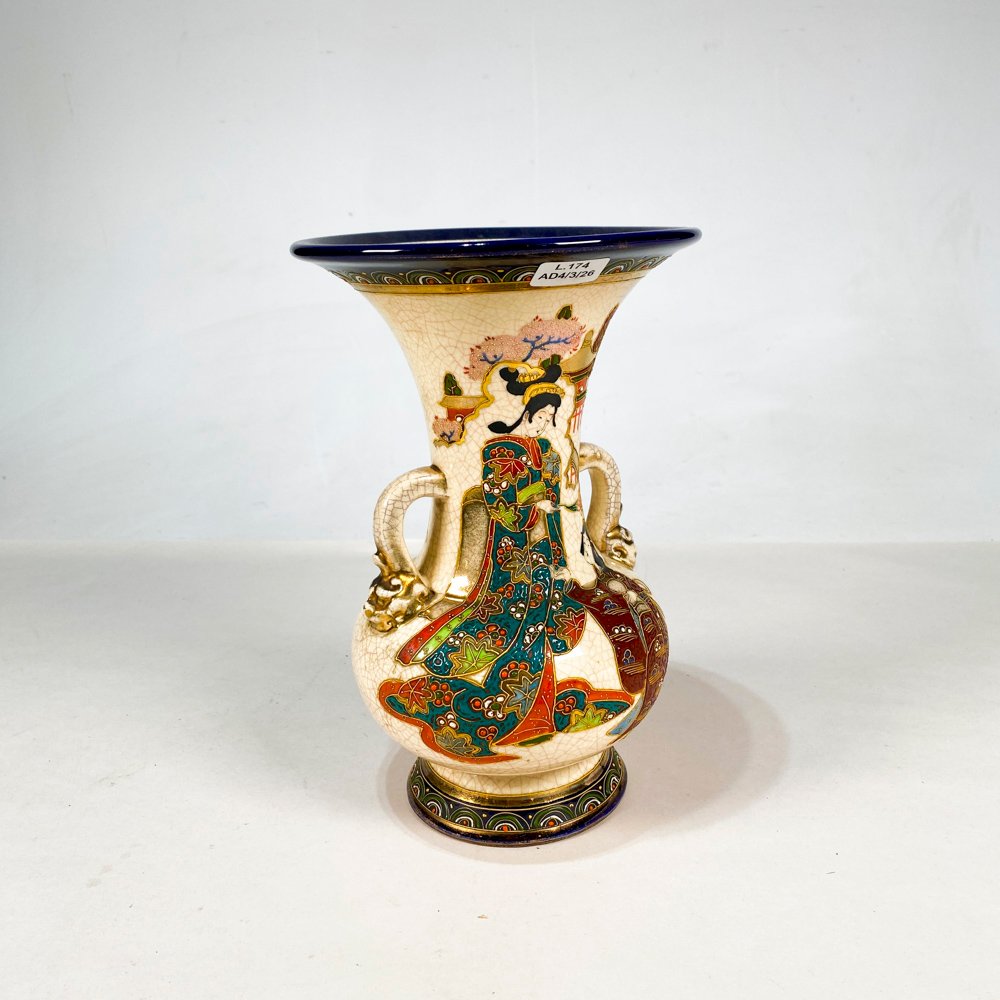 Lote anterior: Vaso oriental con diseño floral