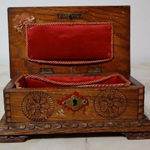 Antiguo Alhajero Caja Madera Tallada Holandesa Zueco Siglo XX - imagen 5