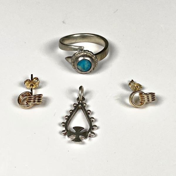 Conjunto de Joyería: Anillo con Turquesa, Colgante de Plata y Aretes Enchapados