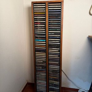 Lote anterior: Organizador de CDs en Madera con Gran Cantidad de Música Variada