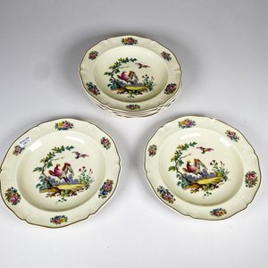 Lote anterior: Seis platos hondos de porcelana Limoges decoración aves y flores, diámetros 23 cm