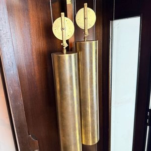 Reloj de Pie Estilo Renacimiento en Nogal Tallado con Máquina Gustav Becker - imagen 9