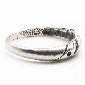 Anillo de Plata con Detalles y Faltantes de Piedras - imagen 2