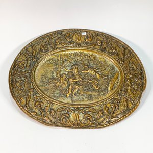Cuadro Oval Repujado en Metal Bronceado "Personajes en Bosque y Querubín" Firmado P. Corberó - imagen 1