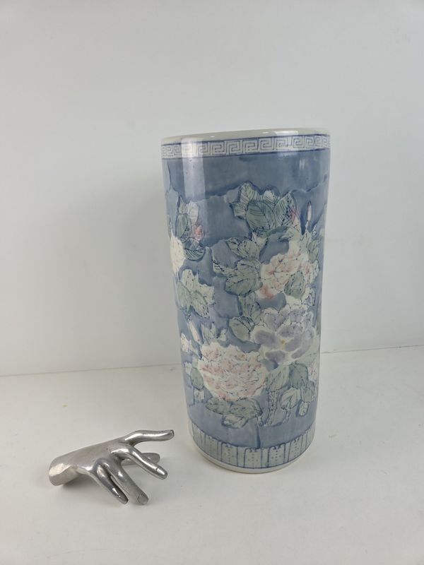 Vaso de porcelana azul y blanco con diseño decorativo - imagen 2