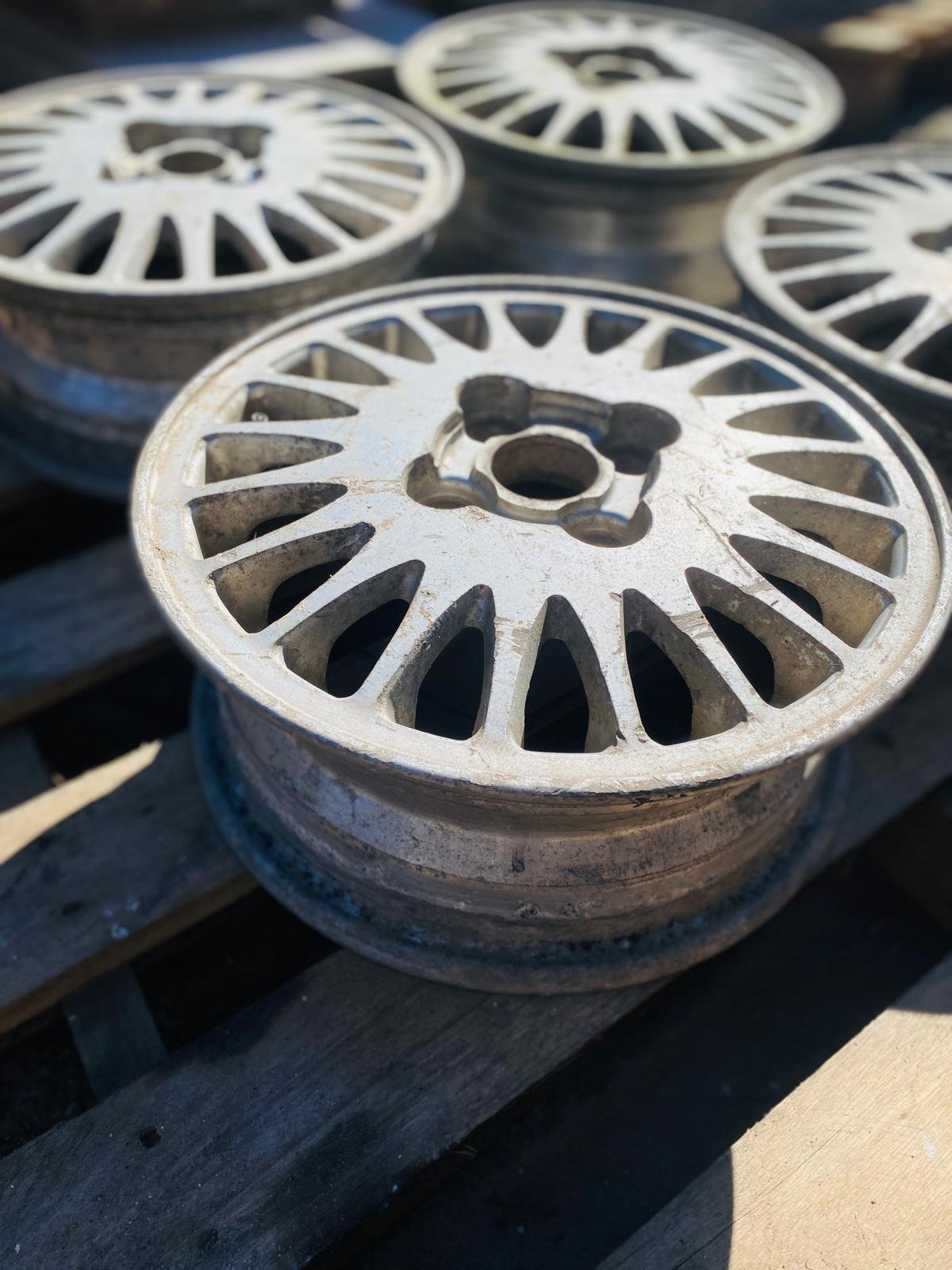 Item lote-x4-llantas-en-aluminio-r13 - Image 1