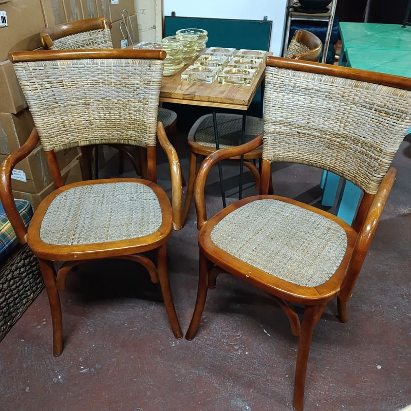 Par de Butacas Estilo Thonet Madera Curvada y Ratán Natural