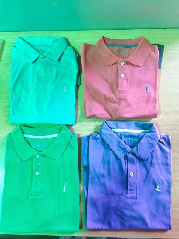 Remeras de diferentes colores y materiales - imagen 1