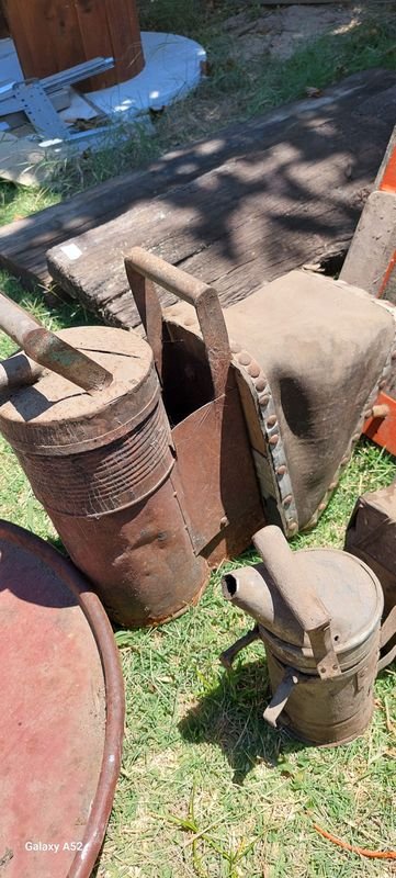 Colección de hierros y tablas variadas para ahumador - imagen 6