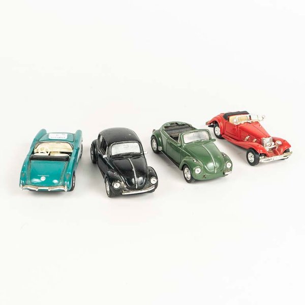 4 Autos colección Welly: 2 Volkswagen Beetle (uno convertible),  Chevrolet Corvette 1957 y Mercedes-Benz 500 k - imagen 1