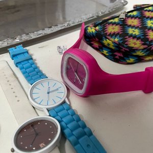 Lote de 10 Relojes, 2 Bandejas y Papelera - imagen 8
