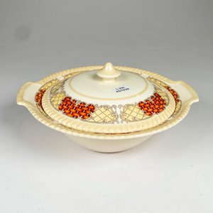 Guisera de loza inglesa borde decorado con tapa - imagen 2