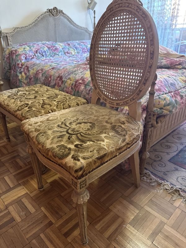 Silla y banqueta Luis XVI con tapiz de Brocato - imagen 2