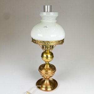 Lote siguiente: Lampara de bronce con pantalla de vidrio opalinado y tubo, altura 50 cm