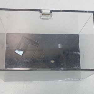 Cajita Exhibidora Acrílico Transparente con Base Negra - imagen 6