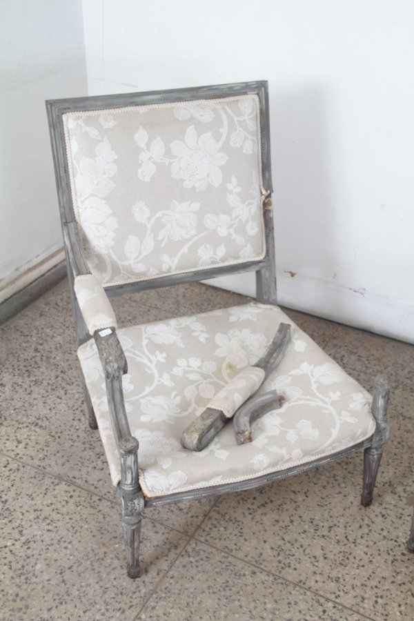 Sillas Luis XVI con tapizado floral, patinadas y con posa brazos - imagen 7