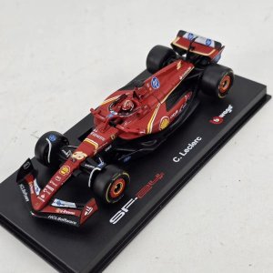 Réplica Ferrari SF24 Charles Leclerc 1:43 Burago con Piloto - imagen 2