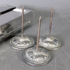 Servilletero y 3 pinchos de metal - imagen 3