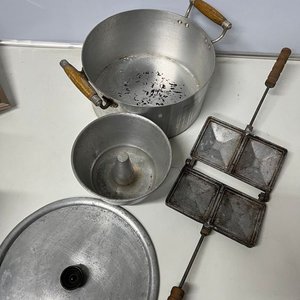 Olla de Aluminio con Tapa, Budinera y Sandwichera Antigua - imagen 7