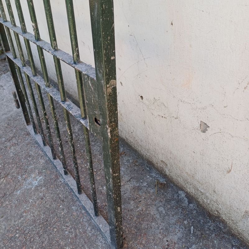 Puerta reja en varilla 16mm, doble cerradura con llave y buzón - imagen 5