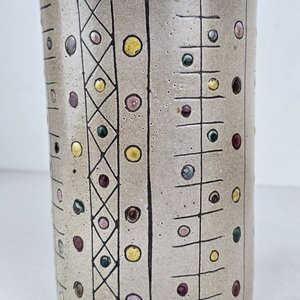 Florero de Cerámica Firmado con Diseño Geométrico y Puntos de Colores - imagen 3