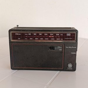 Lote anterior: Radio Portátil General Electric "Two-Way Power" - Funciona