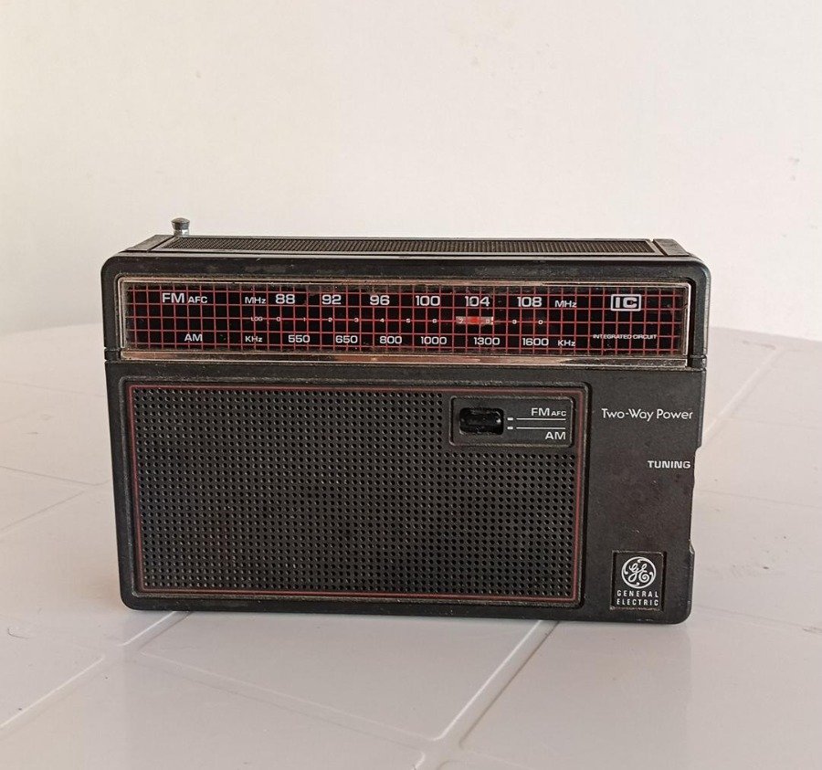 Radio Portátil General Electric "Two-Way Power" - Funciona